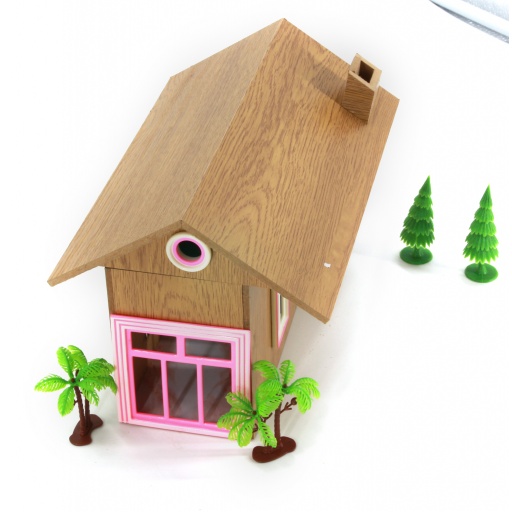 CASA PARA MUECA MADERA CON LUZ ACCES